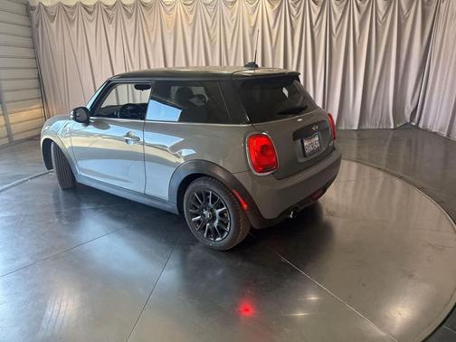 Moonwalk Grey Metallic 2016 MINI Hardtop Cooper