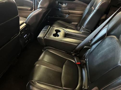 Crystal Black Pearl 2024 Honda Pilot Touring 8-Passenger