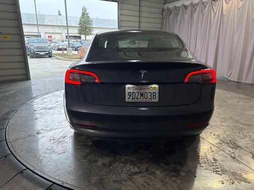 2022 Tesla Model 3 Standard Range