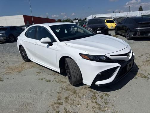 Ice Cap 2023 Toyota Camry SE