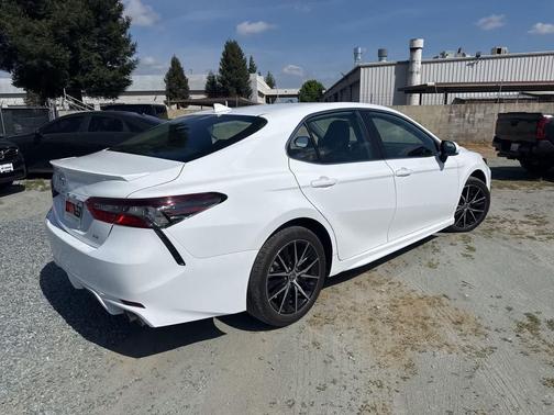 Ice Cap 2023 Toyota Camry SE