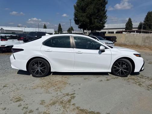 Ice Cap 2023 Toyota Camry SE