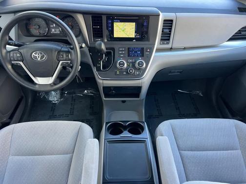 2017 Toyota Sienna LE