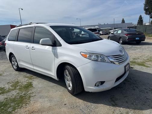 2017 Toyota Sienna LE