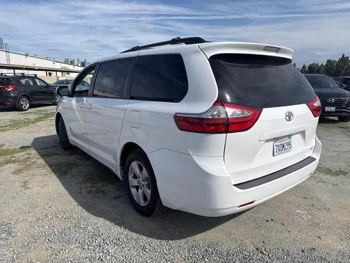 2017 Toyota Sienna LE