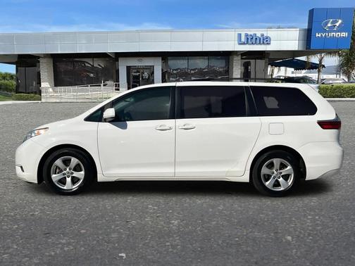 2017 Toyota Sienna LE