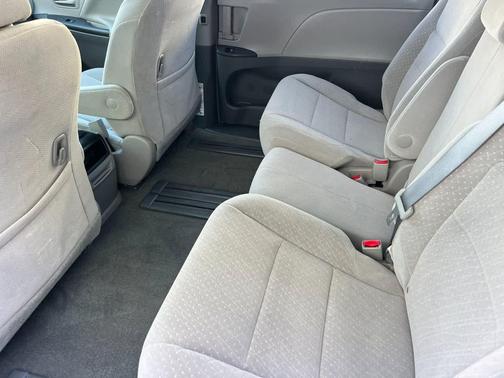 2017 Toyota Sienna LE