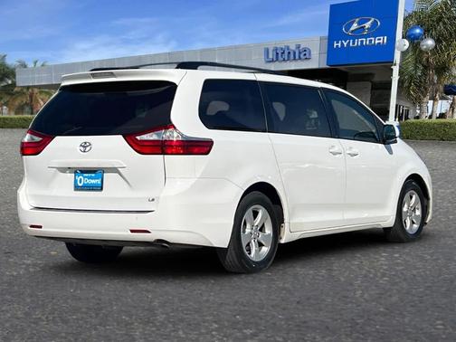 2017 Toyota Sienna LE