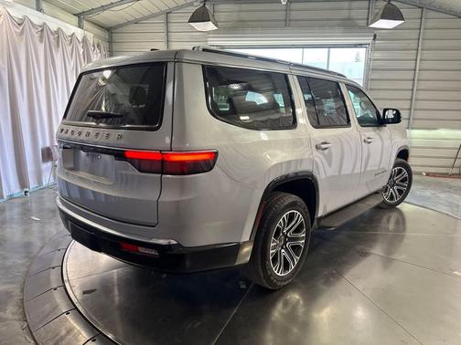 Silver Zynith 2025 Jeep Wagoneer Series II