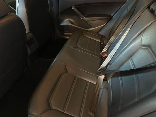 Pure White 2017 Volkswagen Passat 1.8T R-Line w/Comfort