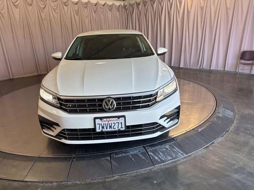 Pure White 2017 Volkswagen Passat 1.8T R-Line w/Comfort