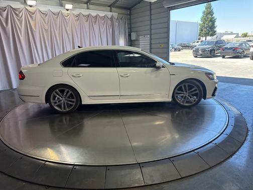 Pure White 2017 Volkswagen Passat 1.8T R-Line w/Comfort