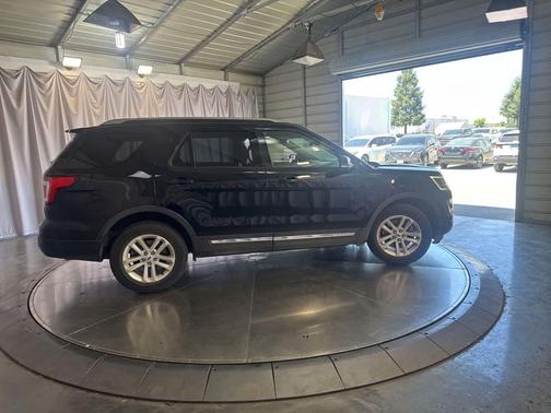 SHADOW BLACK 2017 Ford Explorer XLT