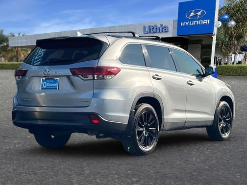 2019 Toyota Highlander SE