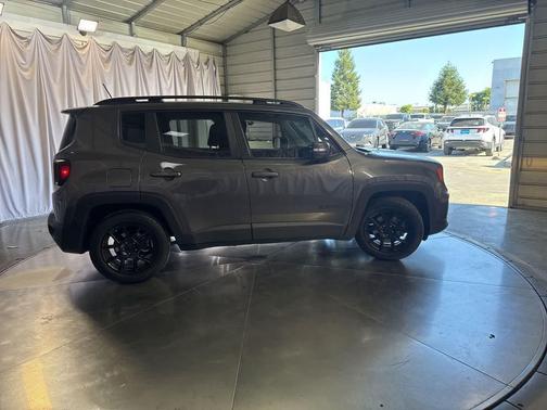 Granite Crystal Metallic Clearcoat 2020 Jeep Renegade Altitude