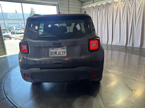 Granite Crystal Metallic Clearcoat 2020 Jeep Renegade Altitude