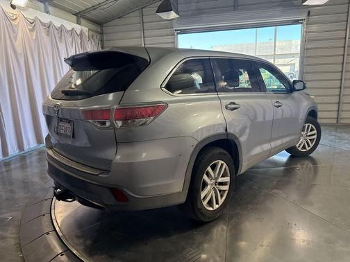 Silver Sky Metallic 2014 Toyota Highlander LE