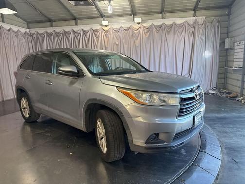 Silver Sky Metallic 2014 Toyota Highlander LE