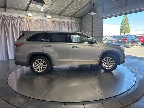 Silver Sky Metallic 2014 Toyota Highlander LE