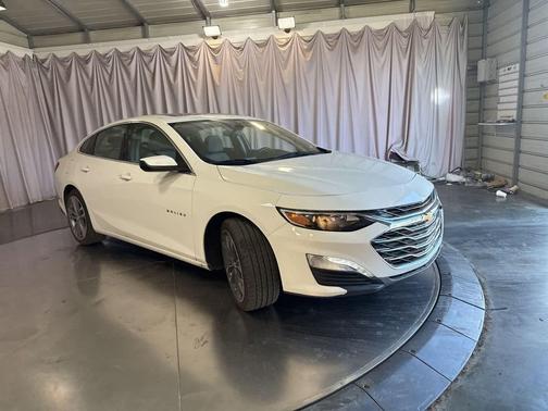 Summit White 2024 Chevrolet Malibu LT