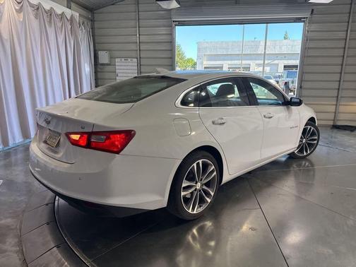Summit White 2024 Chevrolet Malibu LT