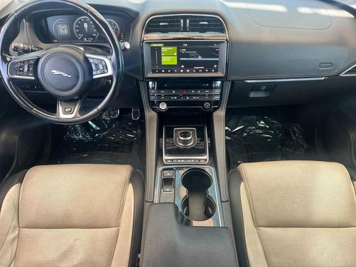 2017 Jaguar F-PACE 35t R-Sport