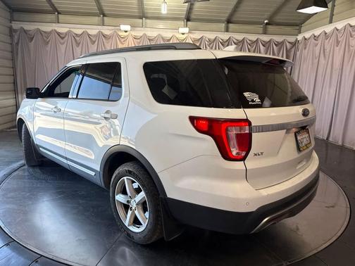 Oxford White 2016 Ford Explorer XLT