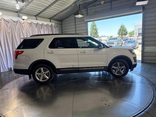 Oxford White 2016 Ford Explorer XLT