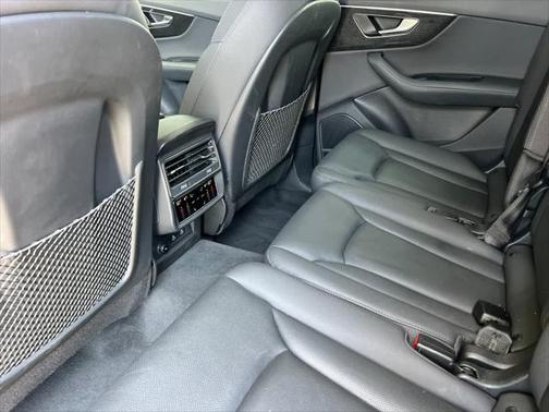 2022 Audi Q7 55 Premium Plus