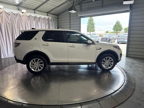 White 2018 Land Rover Discovery Sport HSE
