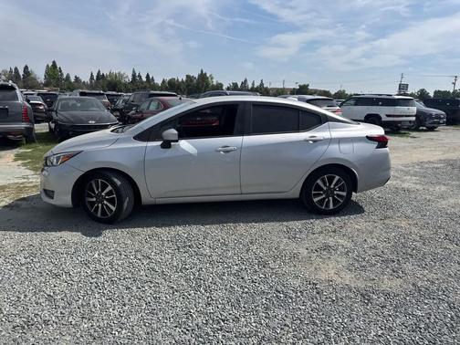2024 Nissan Versa 1.6 SV