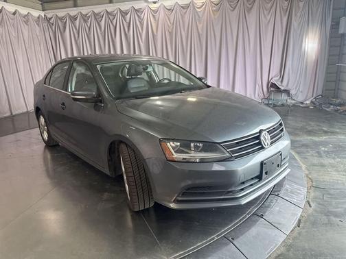 Gray 2017 Volkswagen Jetta 1.4T SE