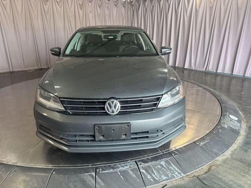 Gray 2017 Volkswagen Jetta 1.4T SE