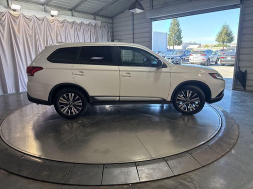 2019 Mitsubishi Outlander ES