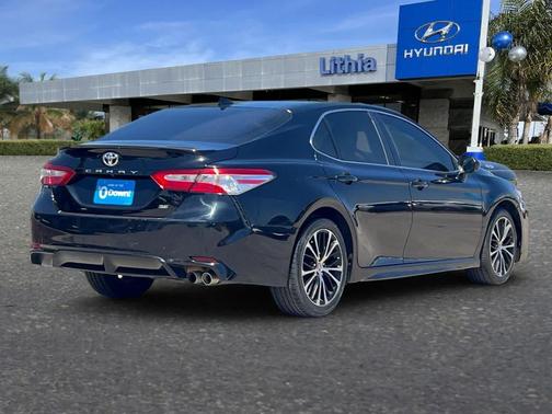 Midnight Black Metallic 2020 Toyota Camry SE
