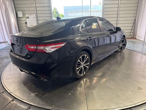 Midnight Black Metallic 2020 Toyota Camry SE