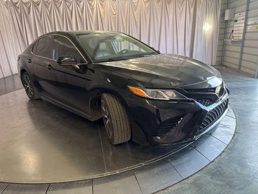 Midnight Black Metallic 2020 Toyota Camry SE