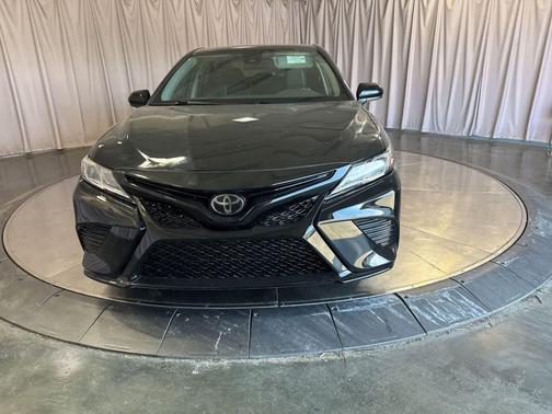 Midnight Black Metallic 2020 Toyota Camry SE