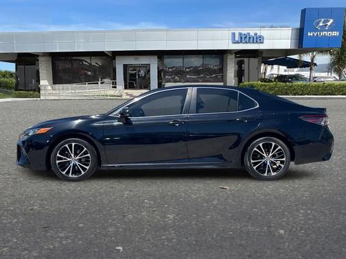 Midnight Black Metallic 2020 Toyota Camry SE