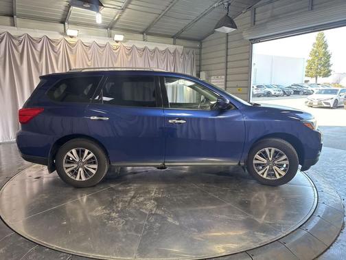 2020 Nissan Pathfinder S