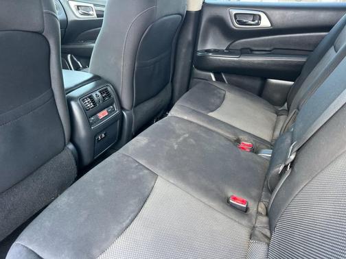 2020 Nissan Pathfinder S