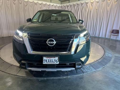 Obsidian Green Pearl 2024 Nissan Pathfinder SL