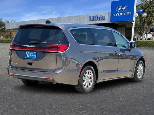 Granite Crystal Metallic Clearcoat 2023 Chrysler Pacifica Touring L