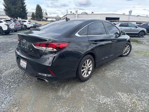 2018 Hyundai SONATA SE