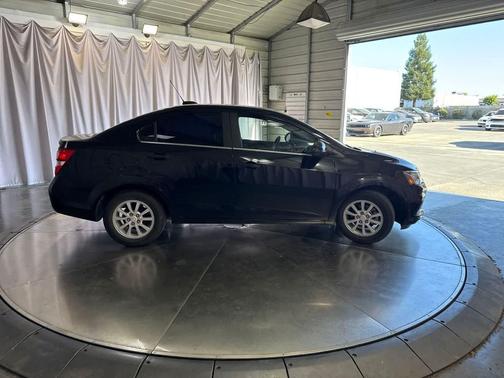 Mosaic Black Metallic 2019 Chevrolet Sonic LT