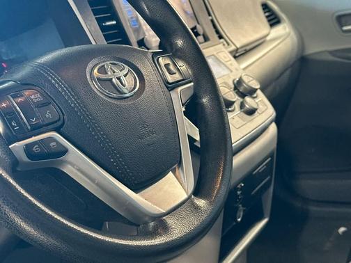 Predawn Gray Mica 2015 Toyota Sienna LE