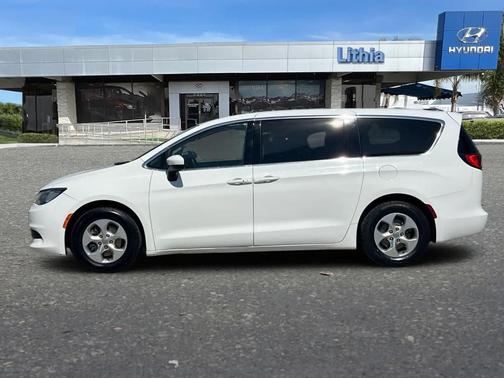 2017 Chrysler Pacifica LX