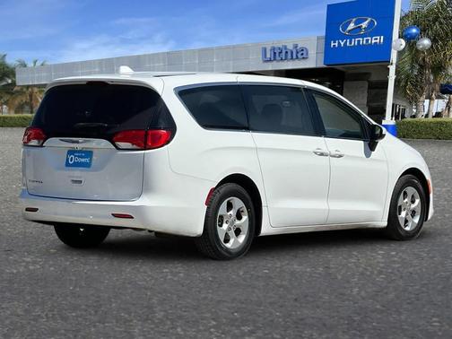 2017 Chrysler Pacifica LX