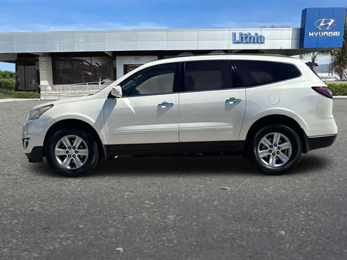 White Diamond Tricoat 2014 Chevrolet Traverse 1LT