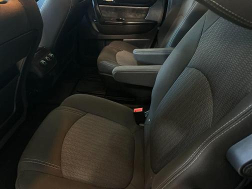 White Diamond Tricoat 2014 Chevrolet Traverse 1LT